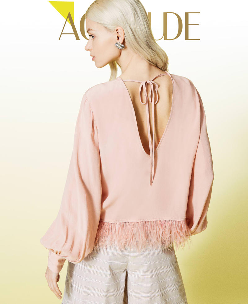 Cr&ecirc;pe de Chine blouse with feathers