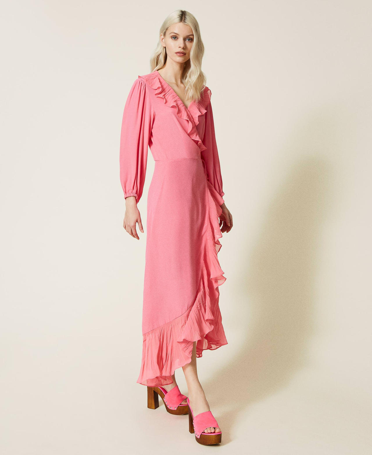 Long dress in crêpe de Chine "Hot Pink" Woman 221AT2506-03