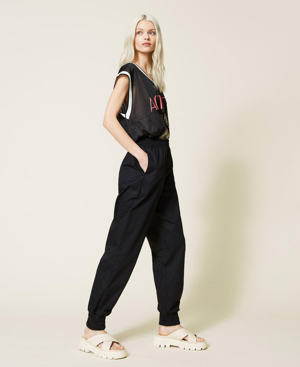 Joggers aus technischem Popeline