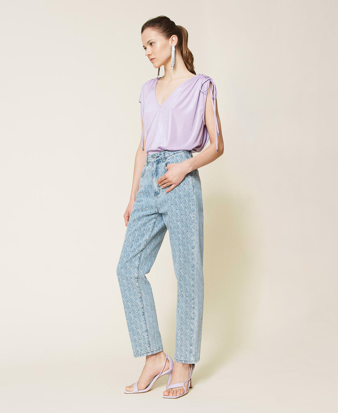 Jeans regular con logo jacquard