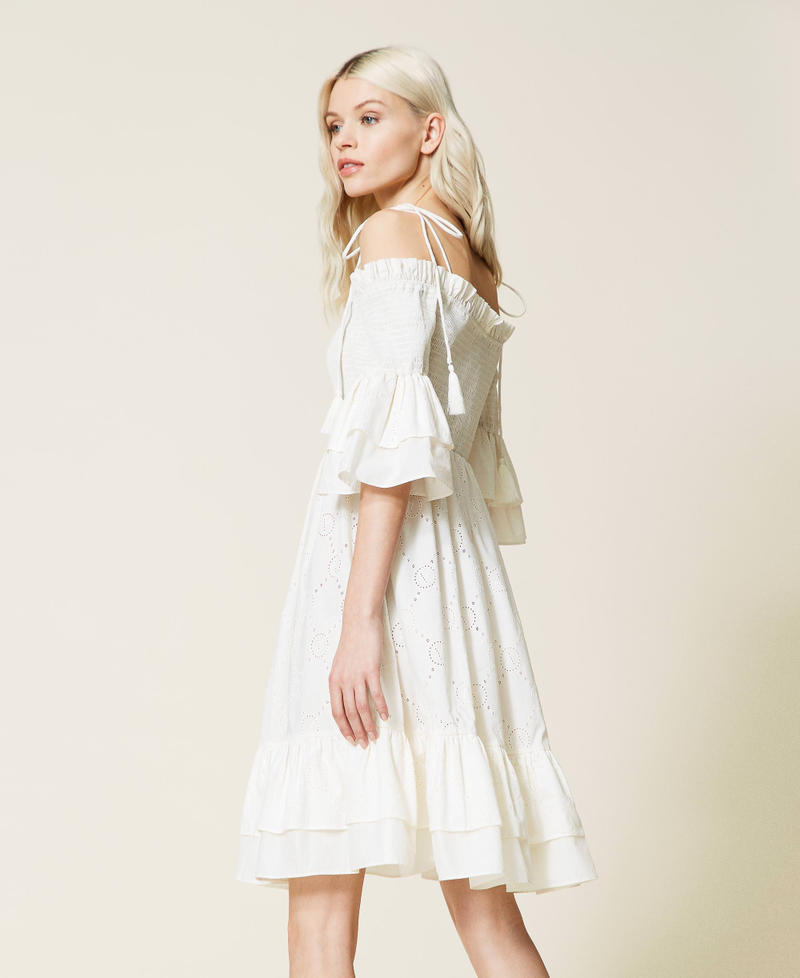 Kleid mit Lochstickerei mit Logos Weiß Gardenie Frau 221AT2661-03