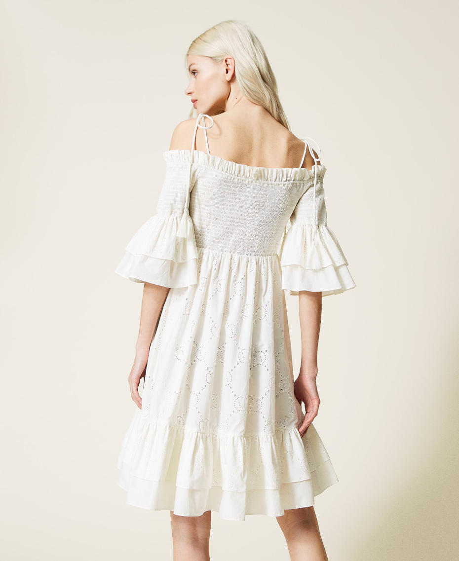 Kleid mit Lochstickerei mit Logos Weiß Gardenie Frau 221AT2661-04