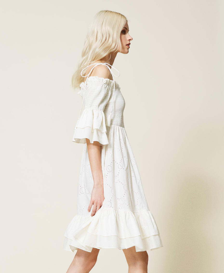 Kleid mit Lochstickerei mit Logos Weiß Gardenie Frau 221AT2661-05