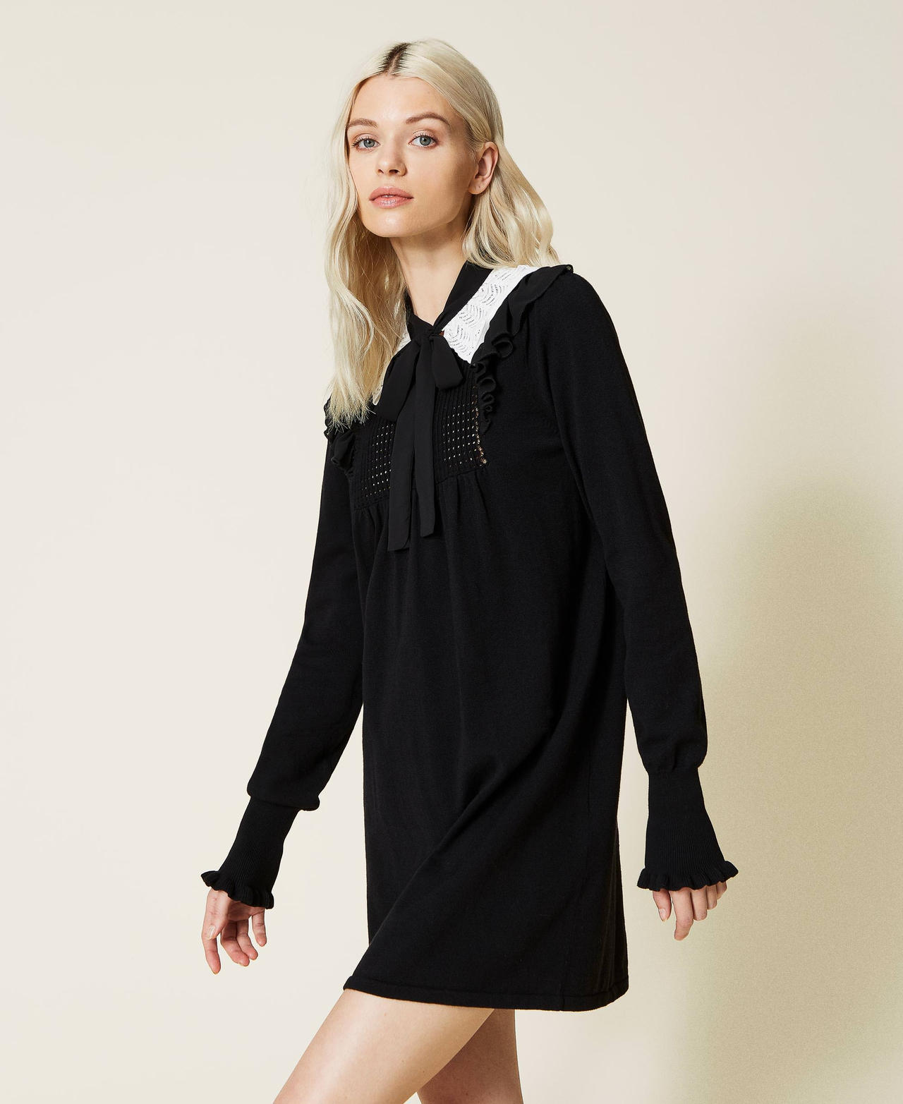 Knit dress with removable collar