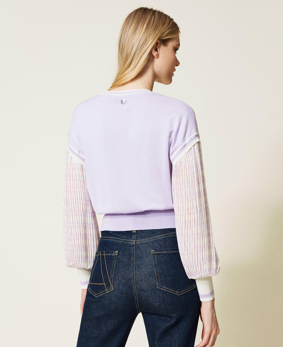 Pullover mit bedruckten Plisseeärmeln Zweifarbig „Pastel Lilac“-Violett / Chantilly Frau 221AT3121-03