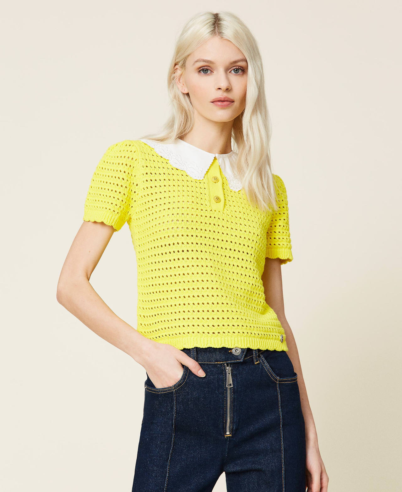Regular jumper with removable collar