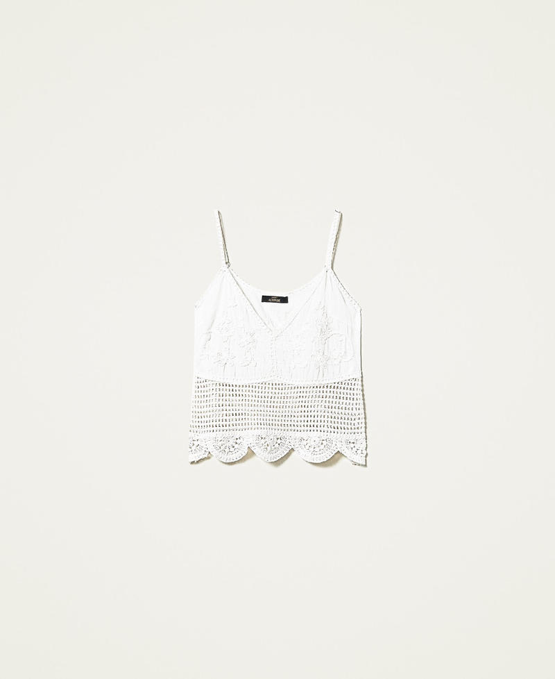 Top crochet con ricami