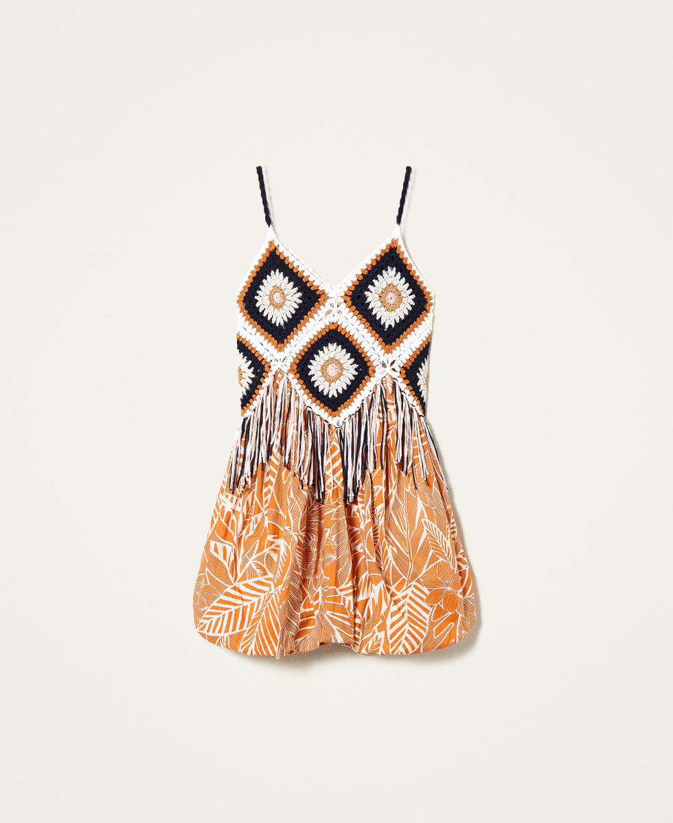 H&auml;kelkleid mit Musselin