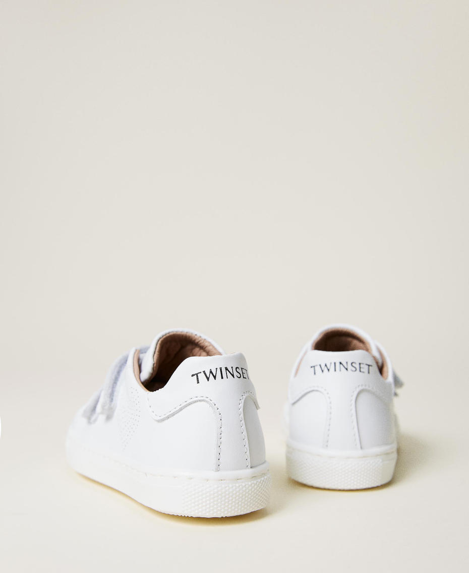 Sneakers aus Leder mit perforiertem Herzen Weiß Mädchen 221GCB012-04
