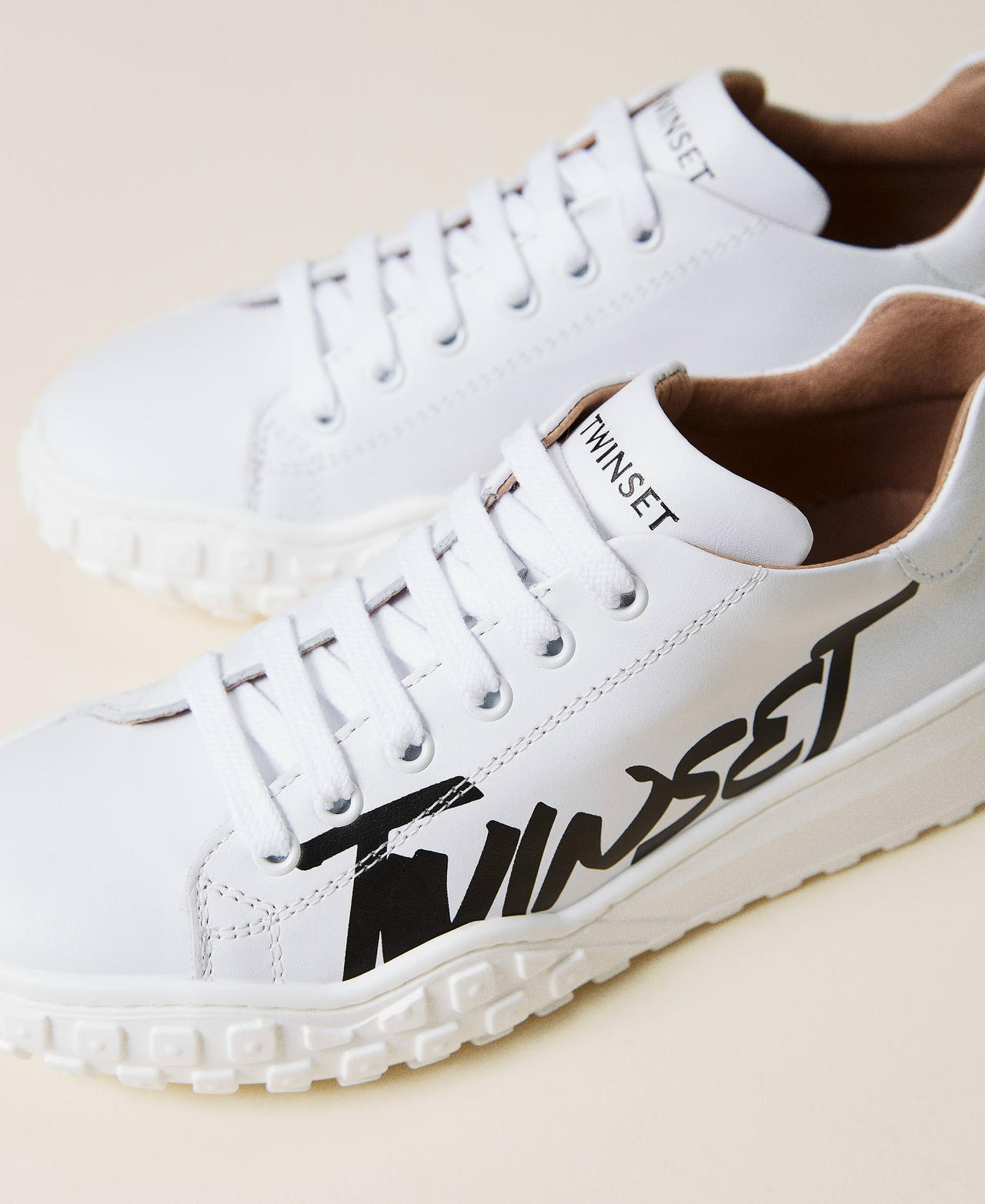 Leather trainers with logo White Girl 221GCJ024-02
