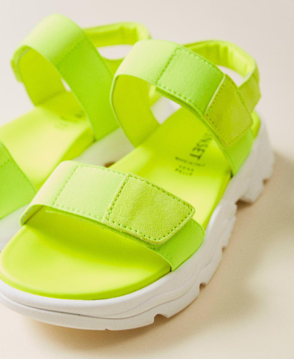 Sandales avec brides elastiques sales