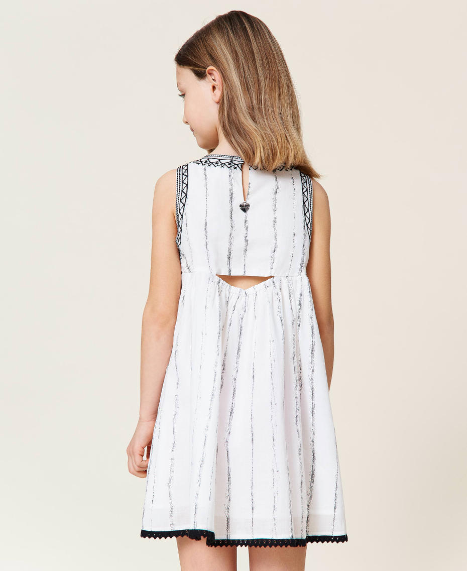 Bedrucktes Kleid mit Stickereien Zweifarbig Off White / Schwarz Mädchen 221GJ2100-04