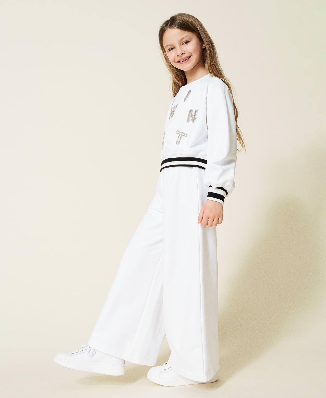 Embroidered sweatshirt and palazzo trousers set Bicolour Off White / Black Girl 221GJ211B-02