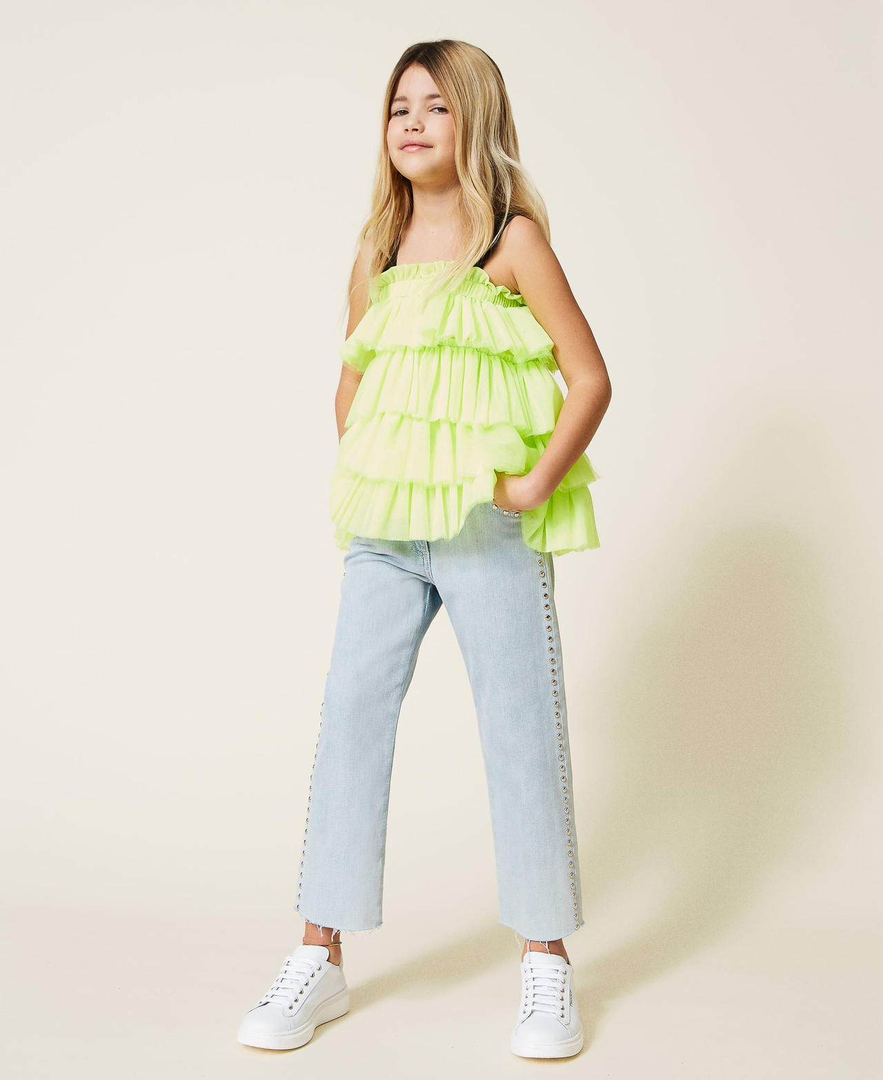 Raw cut jeans with studs