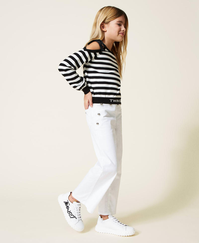 Pantal&oacute;n de pernera ancha de bull con tachuelas
