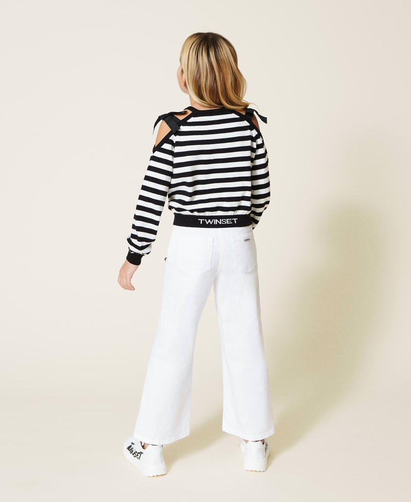 Pantal&oacute;n de pernera ancha de bull con tachuelas