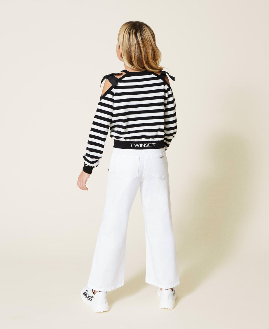 Pantal&oacute;n de pernera ancha de bull con tachuelas