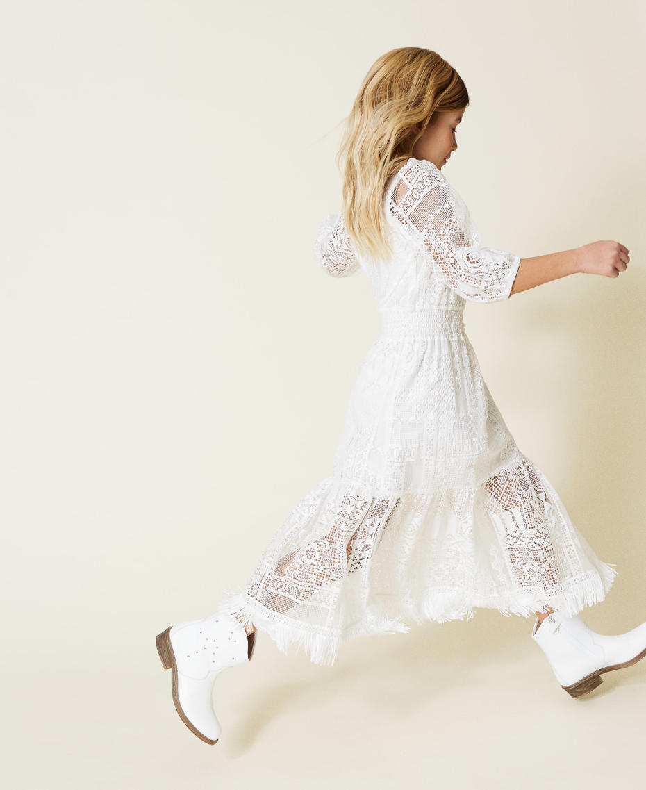 Длинное кружевное платье