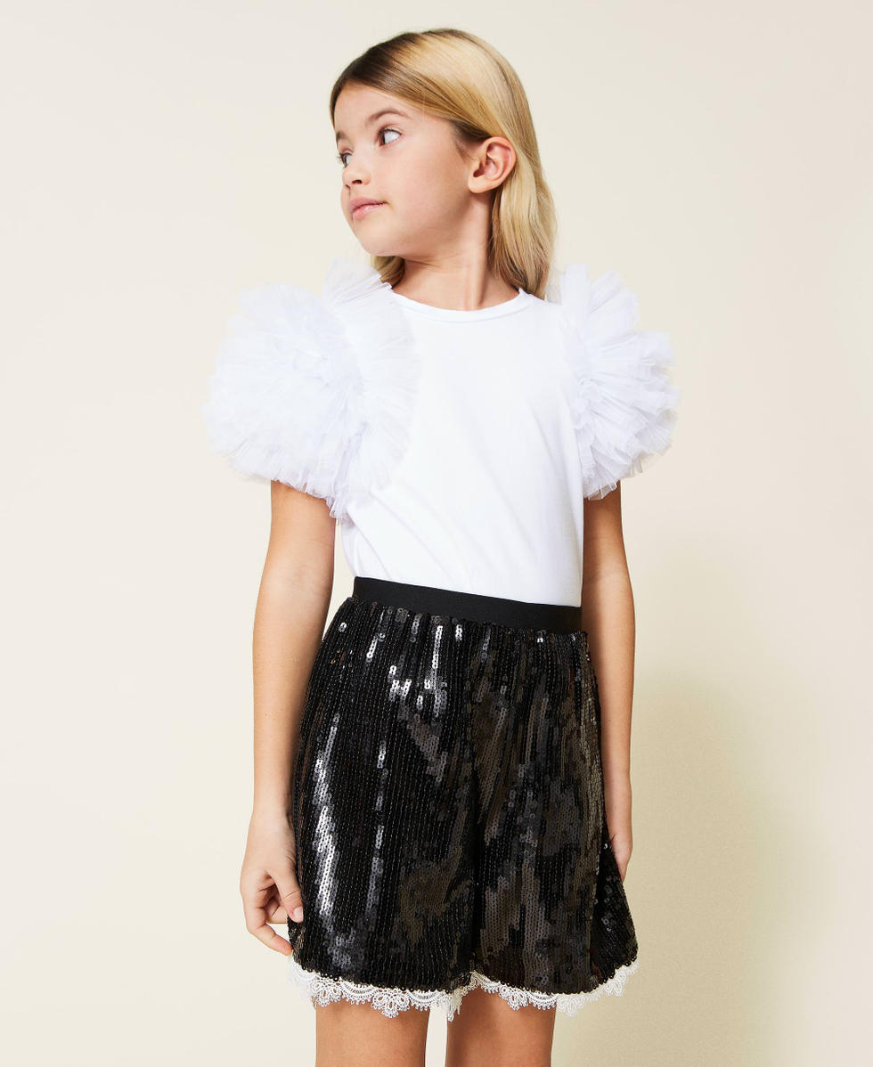 Short enti&egrave;rement orn&eacute; de sequins