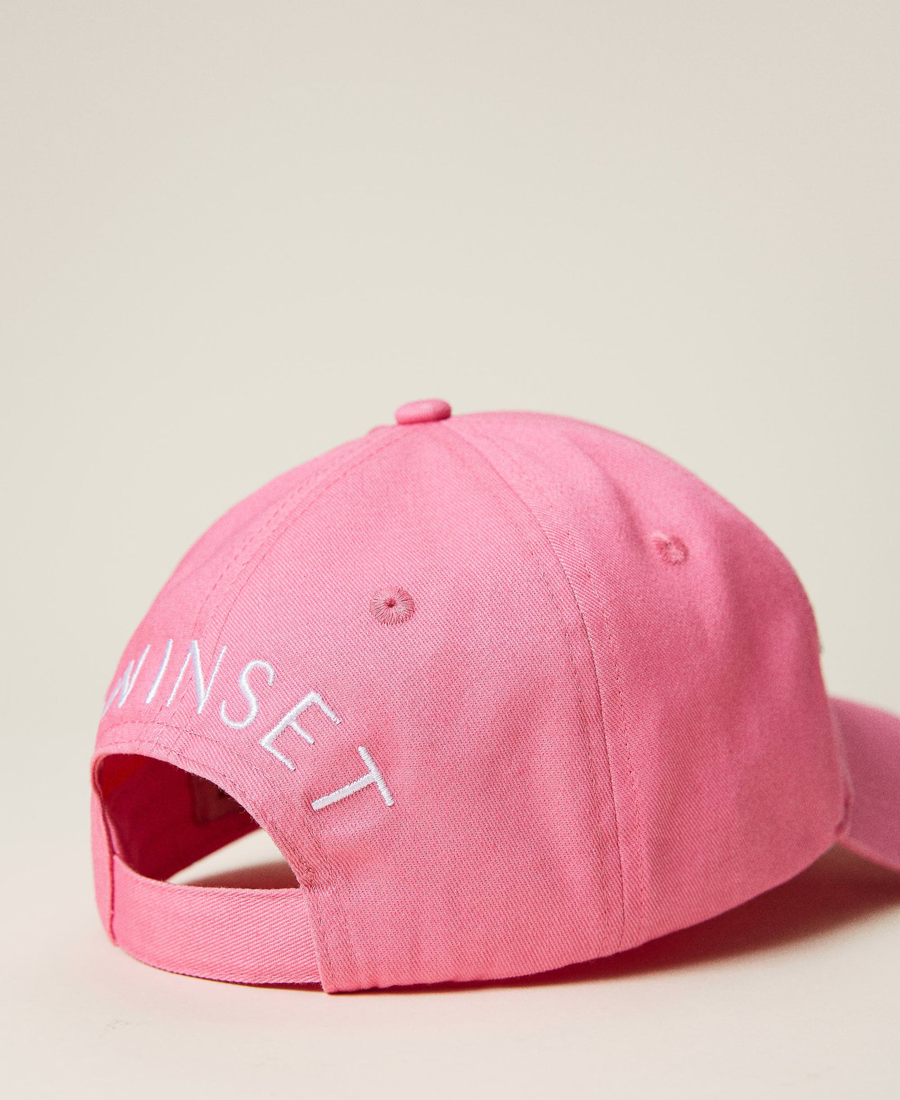 Baseball cap with logo