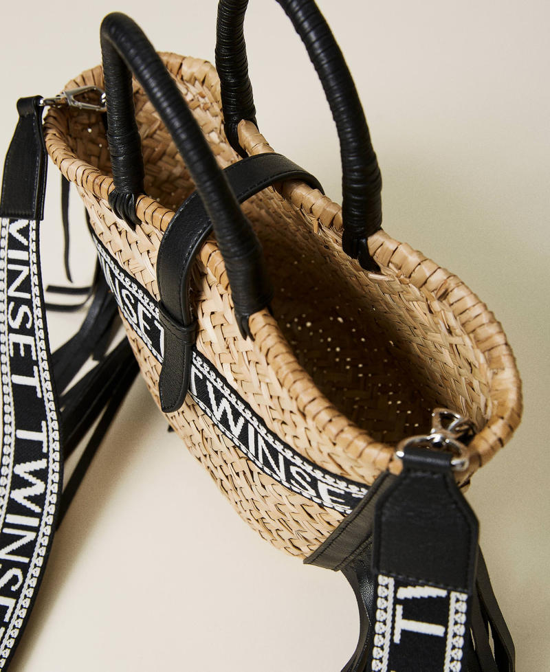 Straw shopper with fringes