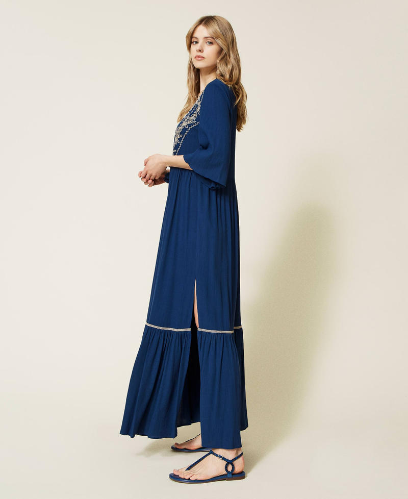 Длинное платье-кафтан с вышивкой и пайетками Двухцветный Синий "Летняя синева" / Веревка женщина 221LB2DFF-02