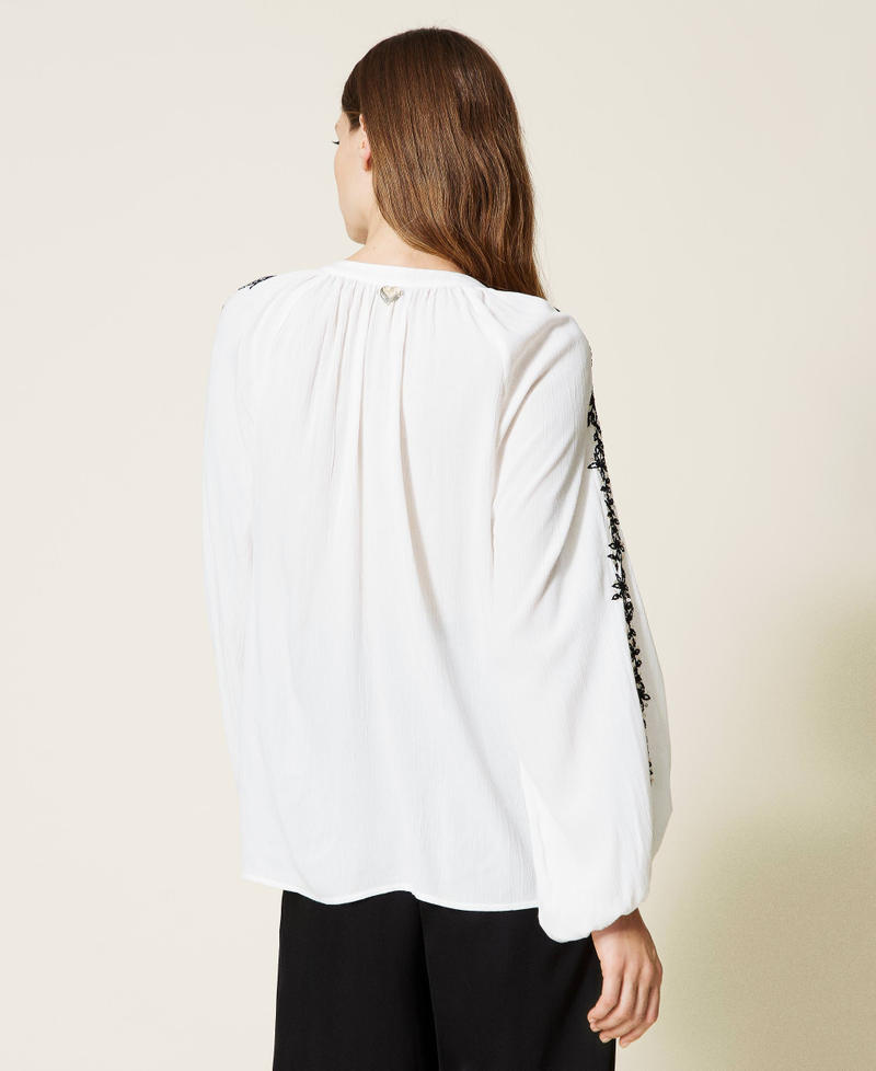 Creponne blouse with embroidery Two-tone Meringue / Black Woman 221LB2DGG-04