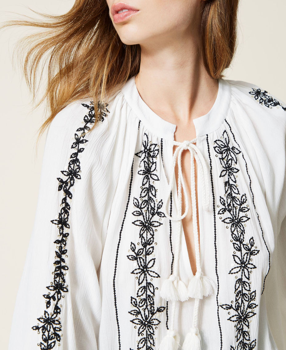 Creponne blouse with embroidery Two-tone Meringue / Black Woman 221LB2DGG-05