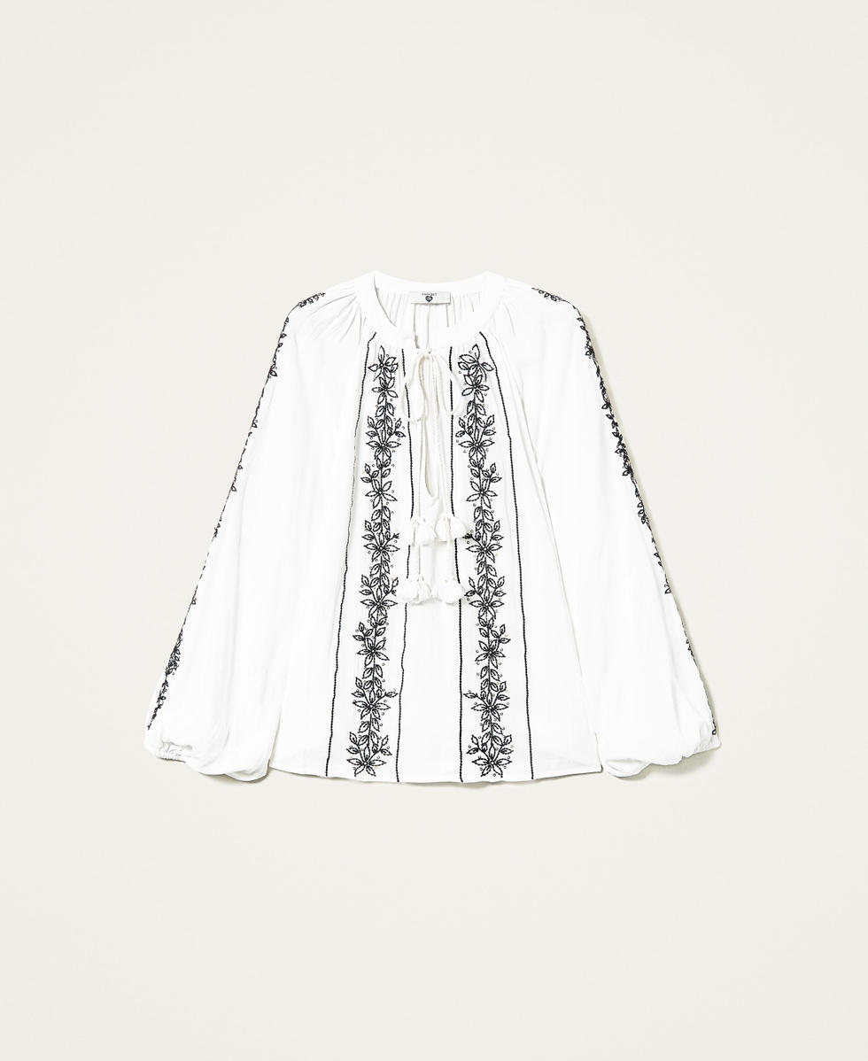 Bluse aus Krepon mit Stickereien