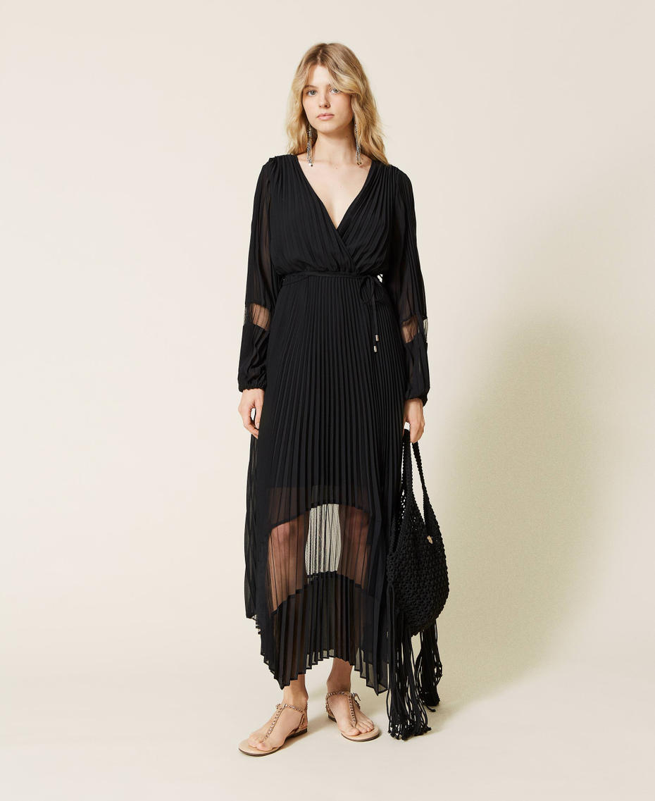 Robe longue pliss&eacute;e avec ceinture
