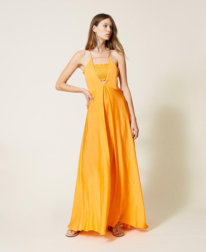 Maxikleid aus Satin mit gerafftem Top