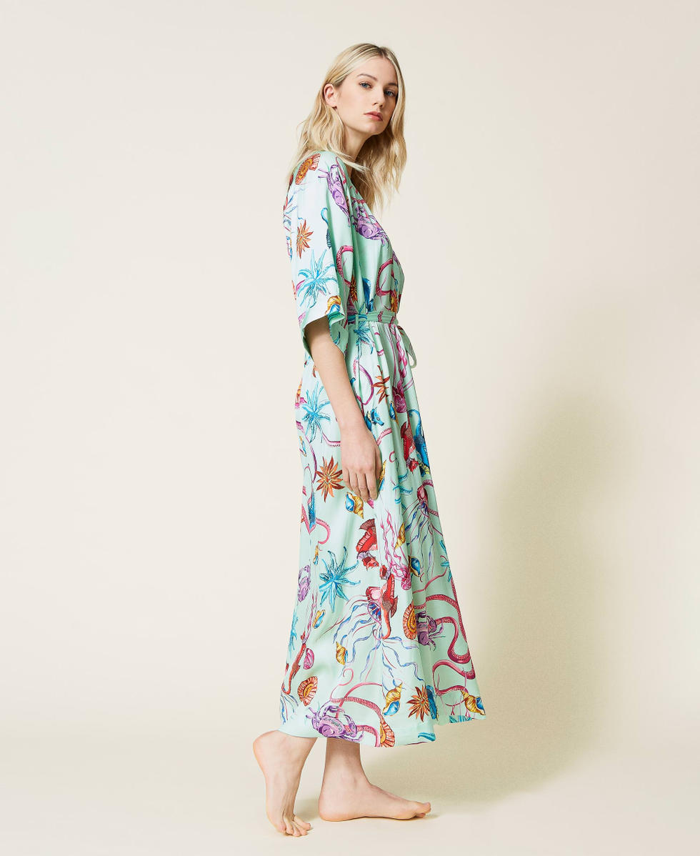 Caftan long en satin imprim&eacute;