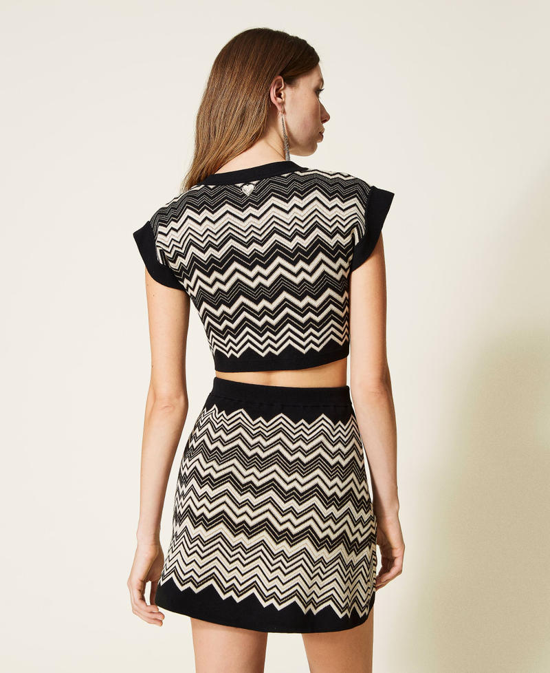 Top cropped et minijupe jacquard