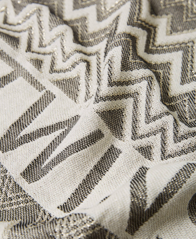 Jacquard beach towel with logo and fringes