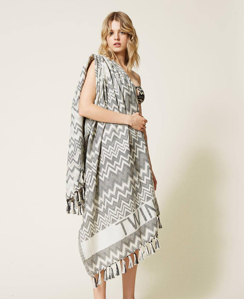 Jacquard beach towel with logo and fringes