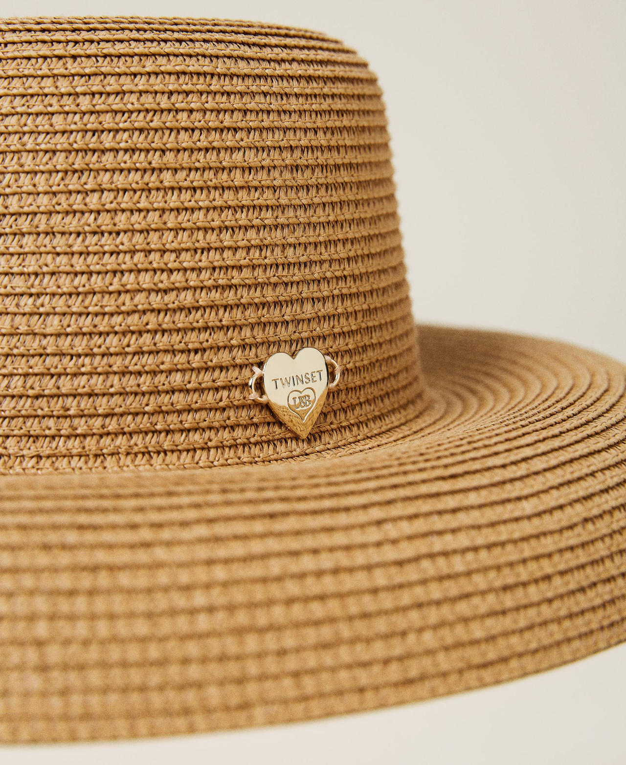 Wide brim straw hat