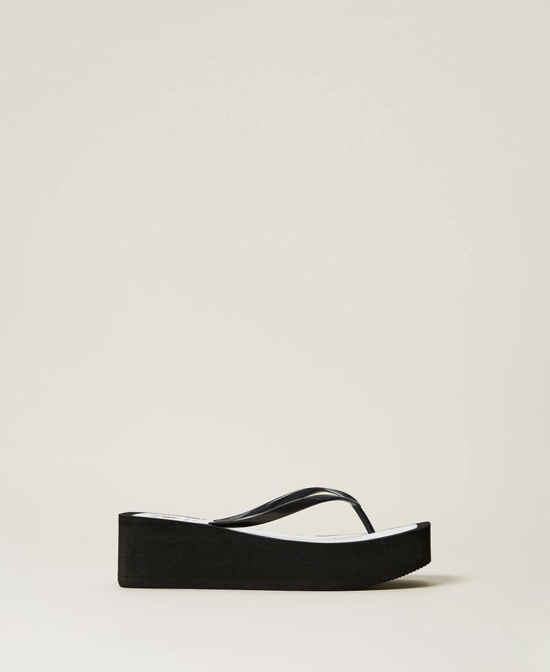 Two-tone platform thong sandals Two-tone Black / Meringue Woman 221LBPZCC-03