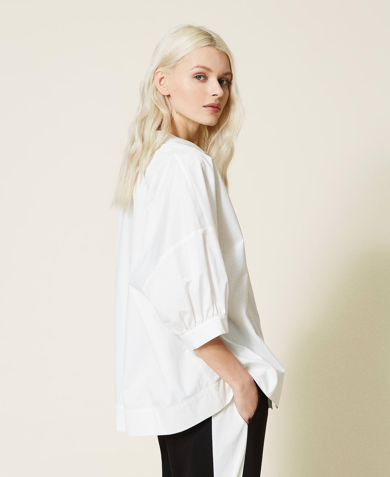 Poplin shirt with embroidery