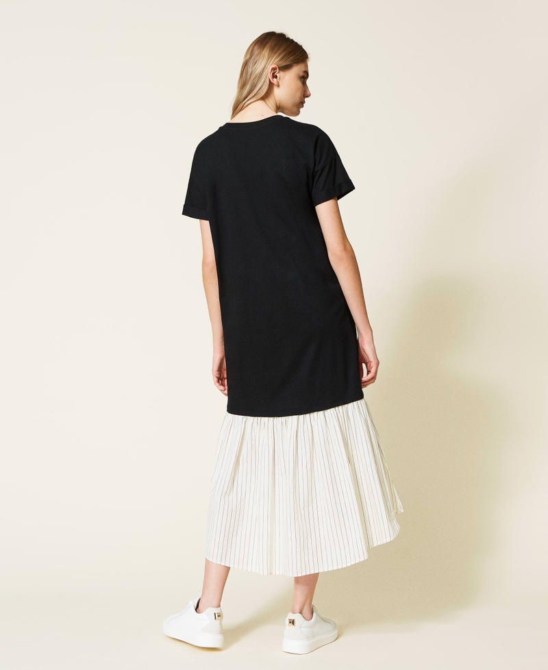 Robe longue volant&eacute;e