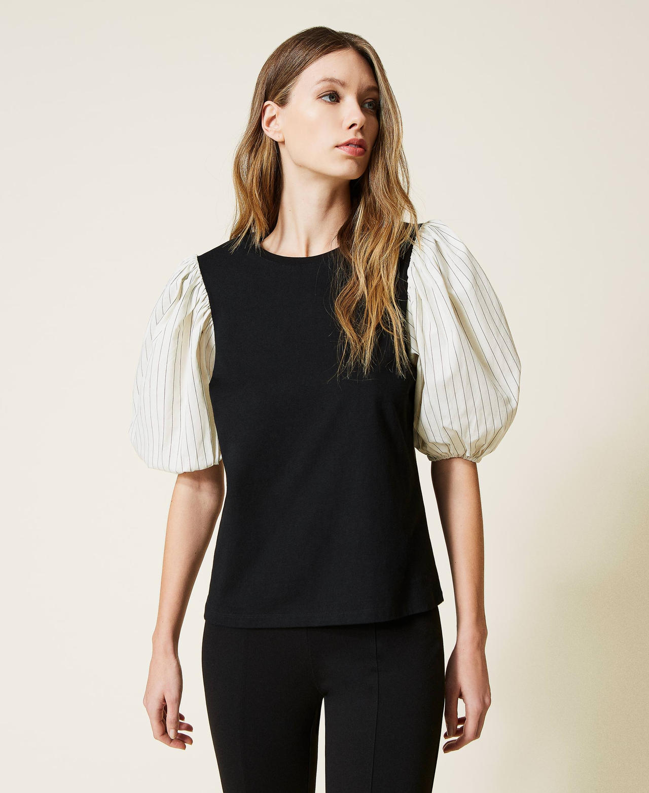 T-shirt avec manches contrastées Bicolore Noir/Blanc « Neige » Femme 221LL25LL-02