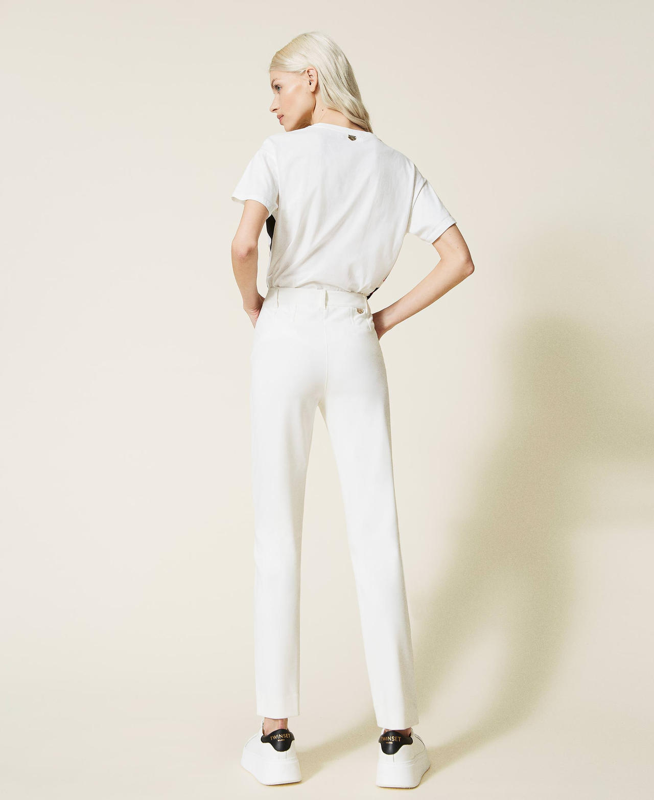 Skinny trousers with slits