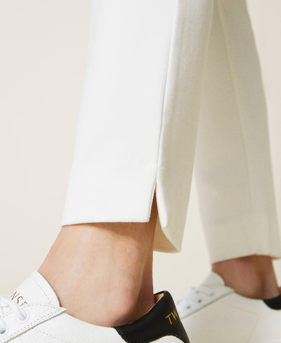 Skinny trousers with slits