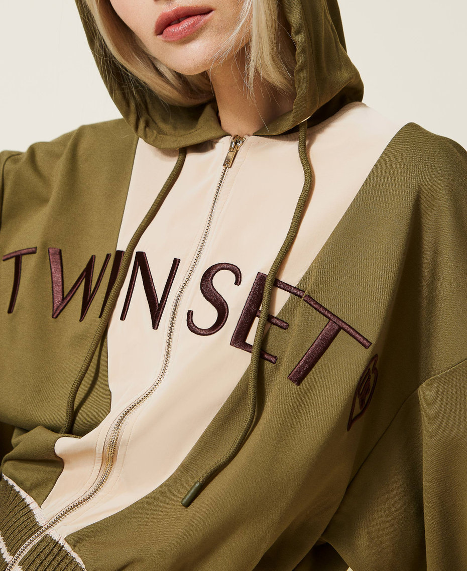 Sudadera con logotipo bordado