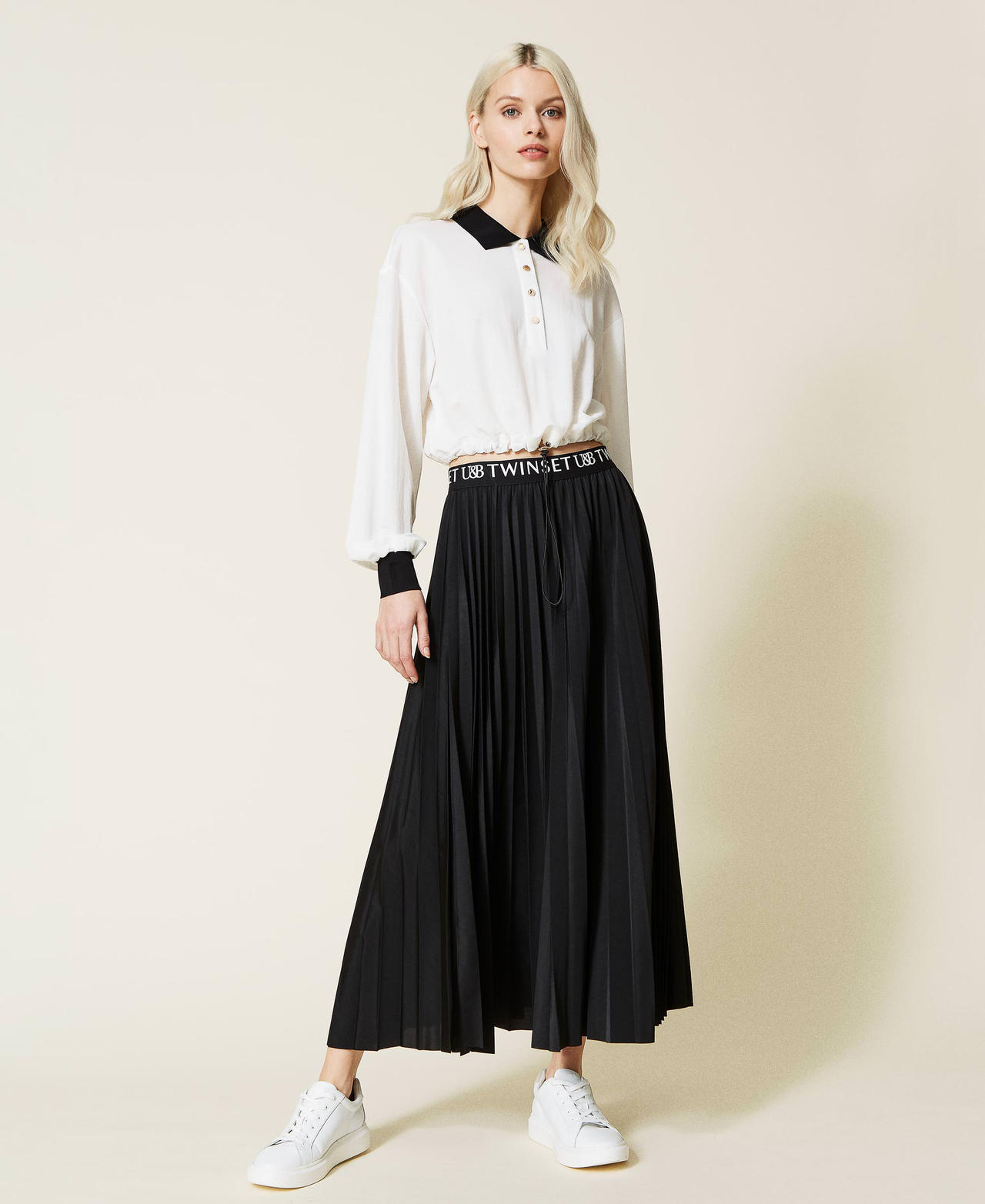 Pleated midi skirt with logo