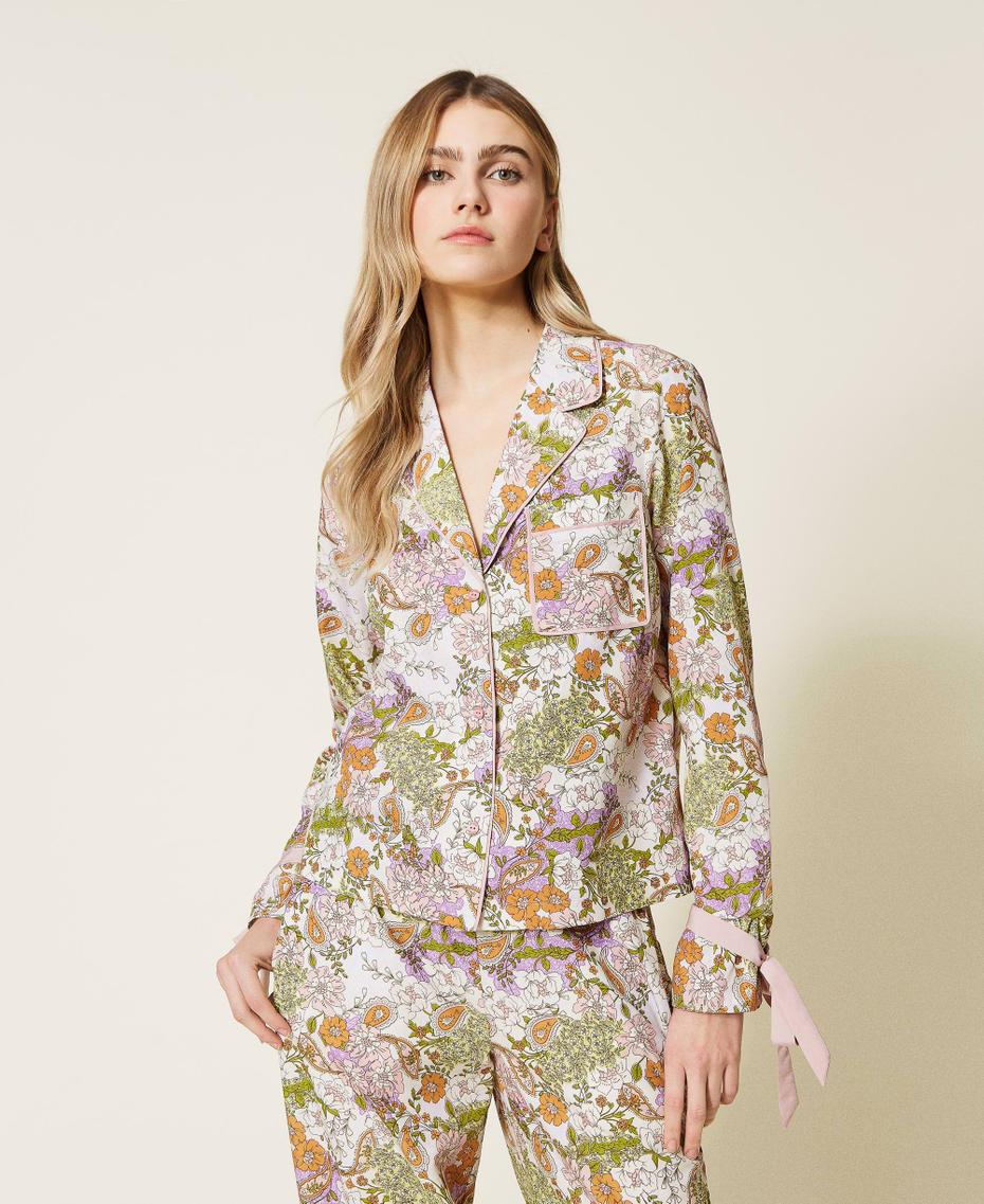 Casaca con estampado paisley