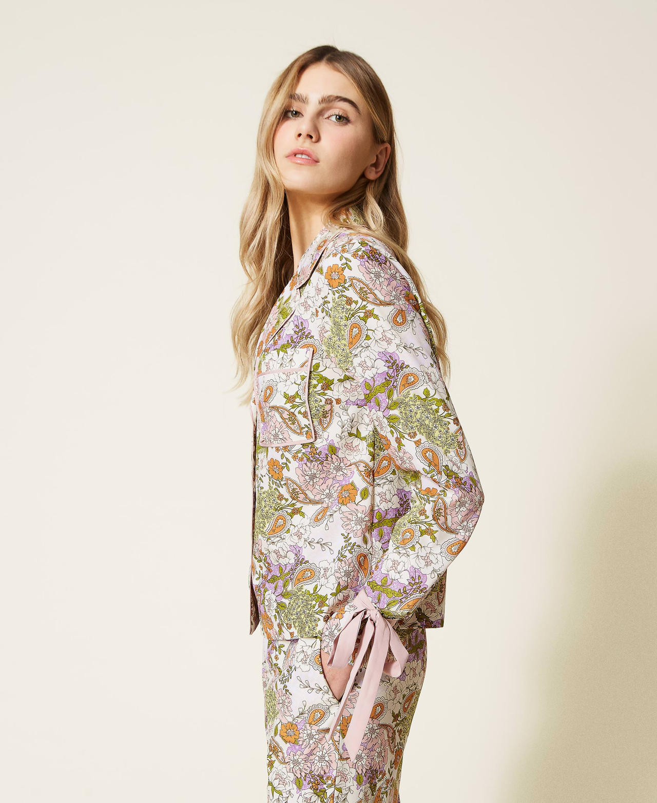 Casaca con estampado paisley