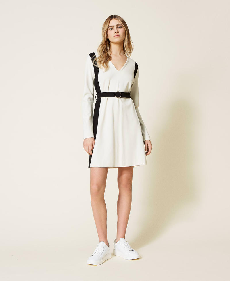 Платье с контрастными вставками Двухцветный Белый "Лед" / Черный женщина 221LL2MEE-01