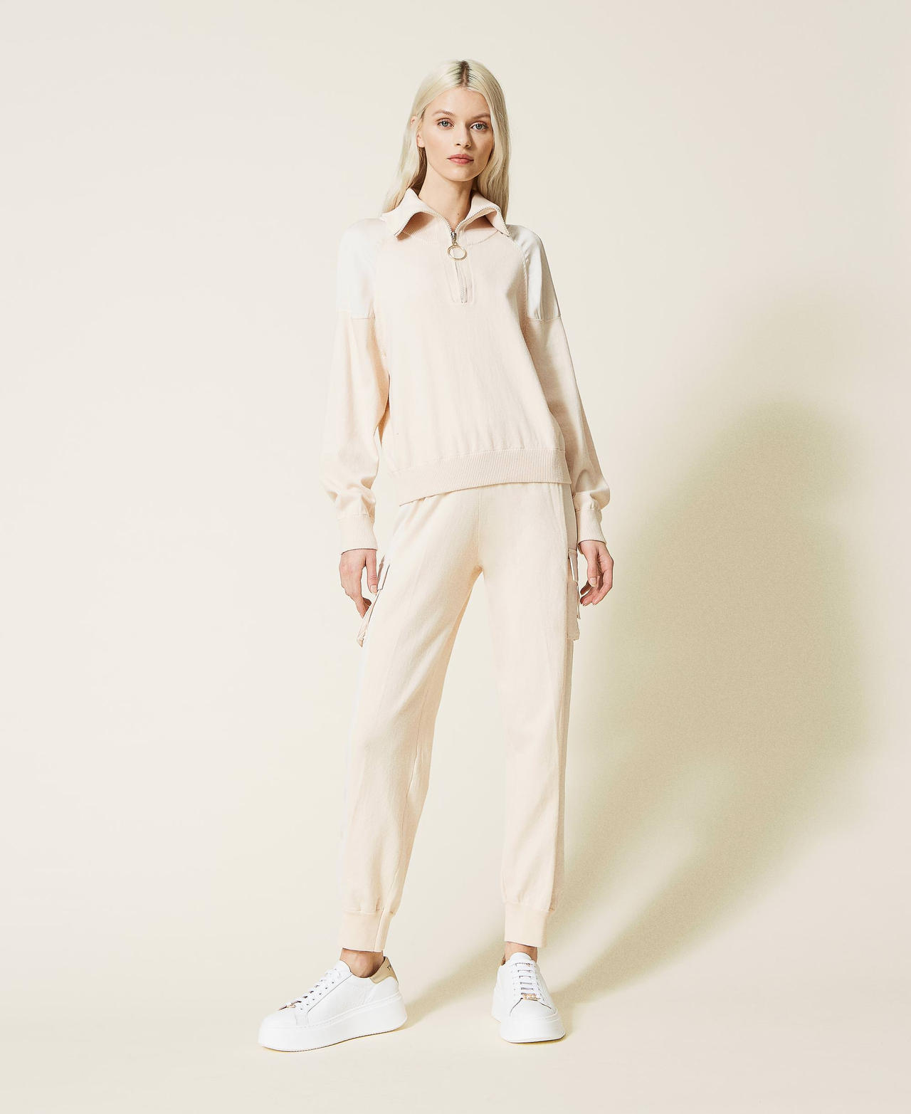 Pantalones joggers con inserciones