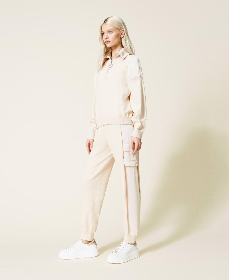 Pantalones joggers con inserciones