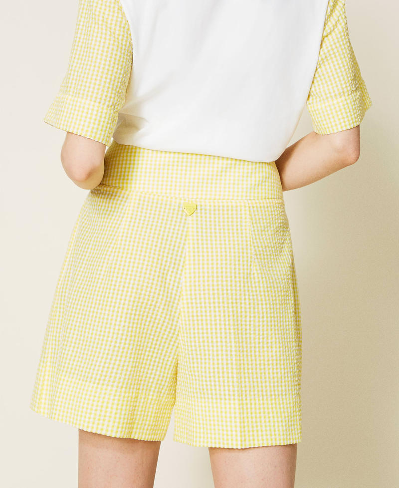 Gingham shorts with pleats
